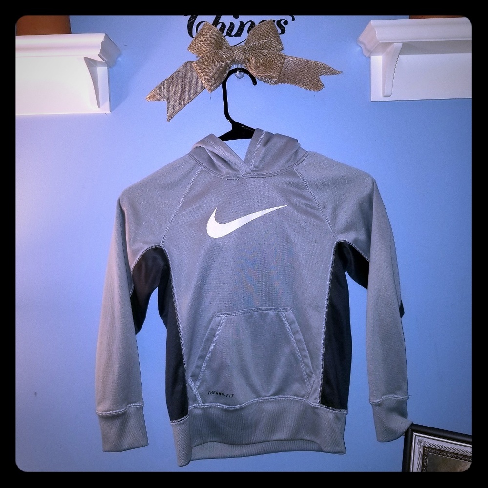 Girls Therma-fit  nike hoodie